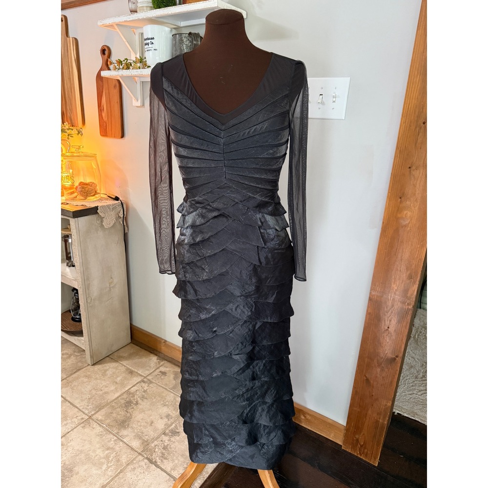 Adrianna Papell Occasions Metallic Tiered Ruffle Gown Gray Mesh Long Sleeve 2P